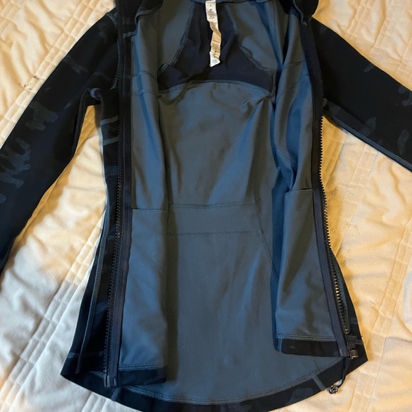 Lululemon Athletic Jacket size 2. - Picture 9 of 10